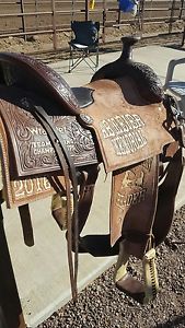 Team roping saddle