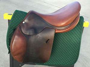 16.5" Butet Saumur Flat Close Contact Saddle -