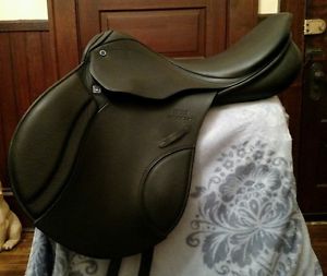 Stubben Roxane jumping cross country saddle with monoflap billets