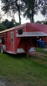 3 horse gooseneck trailer