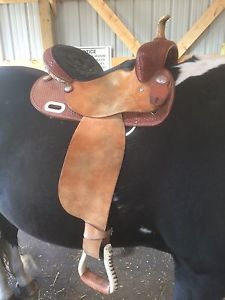15" Double C Barrel Saddle