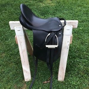 Centaur Dressage saddle 17 in