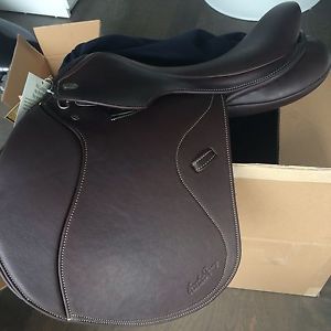 17 "Med/wide Santa Cruz Justin monoflap platinum leather dressage saddle