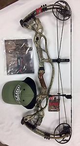 Hoyt Carbon Defiant RH Realtree Xtra 60lbs - 70lbs, 28"-30" Draw - New