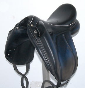 18" DEVOUCOUX MENDIA DRESSAGE SADDLE(S17003539)FULL CALF,VERY GOOD CONDITION-XVD