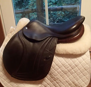 17" CWD Saddle - Full Buffalo - SE02 - 2011 - 2L Flaps - 4.25" dot to dot