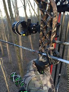 MATHEWS MONSTER CHILL 70#/28" Lost Camo Bow RH Ready To Hunt