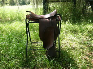 TROOPER / FIELD TRIAL  SADDLE WITH HEAVY DUTY LEATHER OVER MOLDED WOOD STIRRUPS
