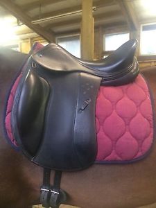 17" M Tree SOUTHERN STARS SADDLERY monoflap Dressage Saddle