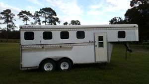 gooseneck horse trailer