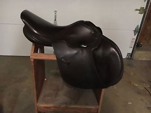 17.5" Cardanel Close Contact Saddle