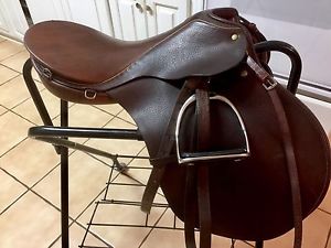 Prestige Hunter English Saddle 17.5" W/ NEW Stirrups & Leathers