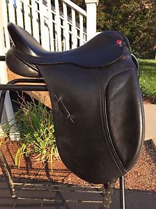 Albion HR Dressage saddle- 17" excellent condition