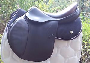 2009 Devoucoux Biarritz 2A 17.5" *Full Buffalo Leather*
