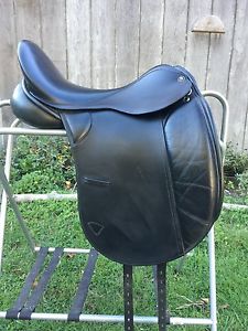 Lovatt & Ricketts Concord Dressage Saddle, 18"