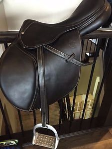 17.5" CALIBRE NOBLE BUFFALO ALL PURPOSE SADDLE WITH LORENZINI STIRRUPS