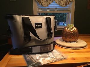 Brand New With Tags Yeti Hopper 20 Soft sided Leakproof Ice Chest