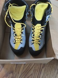 Salewa MS Raven Combi GTX Hiking Boot - Men's Black/Yellow US 9.5 EU 42.5