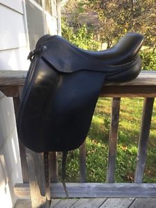 18" Hulsebos Dressage saddle Used