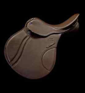 Stubben Roxane S jumping english saddle with BIOMEX seat + fittings