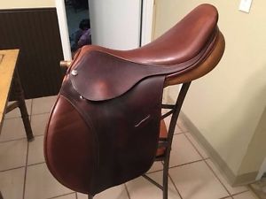 Great deal. Pessoa Gen X 17  Saddle. Pencil knee roll. Interchangeable gullet.