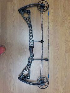 Mathews NoCam HTR-Stone Tactical-RH/28"/60-70LB.-New string set!!!