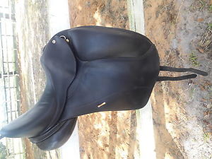 dressage saddle 16.5" dk freedom
