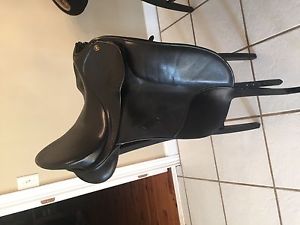 Bates Isabell Dressage Saddle in MINT condition - 16.5