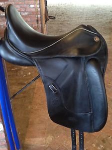 Henning Dressage saddle