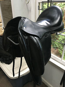 Custom Saddlery Icon Coda Dressage Saddle Black 17.5