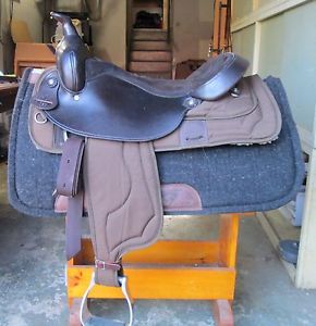 18" Big Horn Western Trail Saddle - Diamond Wool Pad and other extras!