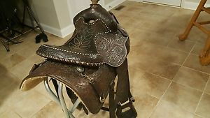 Circle y saddle WoW!!! Really nice saddle