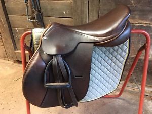 smith worthington Beaufort jumping/close contact saddle