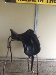Hennig Dressage Saddle 17.5