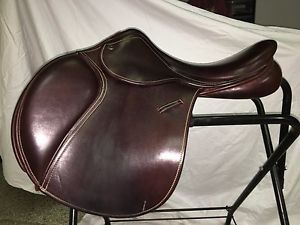 County Saddlery Solution Jump Saddle 17.5 M NSR Bull leather. Beautiful!