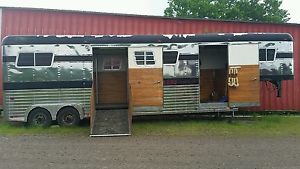 1994 35ft 4 Horse Trailer