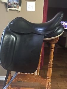 Dressage Saddle 17.5" - Wide Tree - Made in England