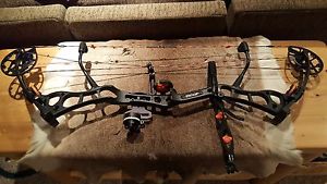 BEAR ARCHERY ANARCHY HC RIGHT HAND 60LB COMPLETE SET UP