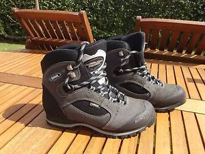 Meindl size 5 ladies walking boots worn twice