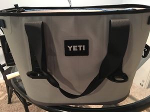 YETI Hopper Cooler • Brand New With Tags: 4.6 Gallon Capacity Hydrolok Zipper