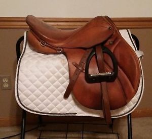 17" Stubben Juventus close contact Saddle ~ Includes Leathers & Irons ~