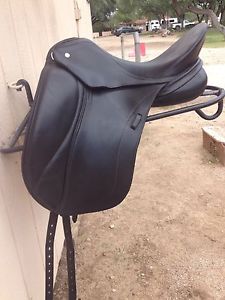 Schleese Derby Dressage Saddle -17.5" EUC: free shipping for full price buyer