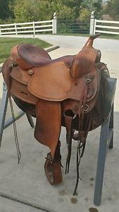 The Tennesean Horse Saddle 15 1/2" seat. Brown.