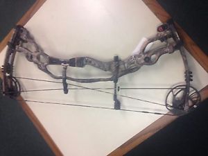 Hoyt Carbon Spyder 30 Right Hand, #3 Cam(28-30"), Camo 60-70# BRAND NEW