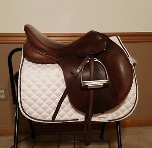 16.5" Collegiate Convertible Diploma close contact Saddle * Easy Change Gullet *
