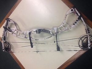 Hoyt Faktor 30 Snow Camo, Right Hand, #3(28-30") Cam, 50-60lbs, NEW