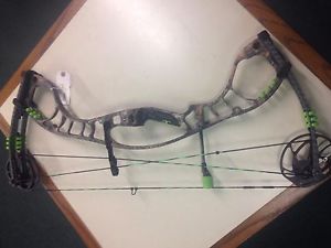 Hoyt Faktor 30 Bone Colloctor, Right Hand, #3 Cam, 60-70#, Camo/Green NEW