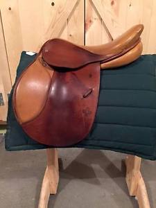 17 inch Courbette Alpina All Purpose English Saddle