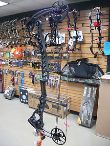Mathews No Cam HTR Compound Bow RH 60# w/ Mathews Quiver & new Custom String