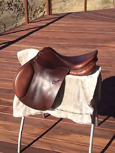 Thornhill Pro-Trainer Platinum 24K 17.5 inches Close Contact Saddle